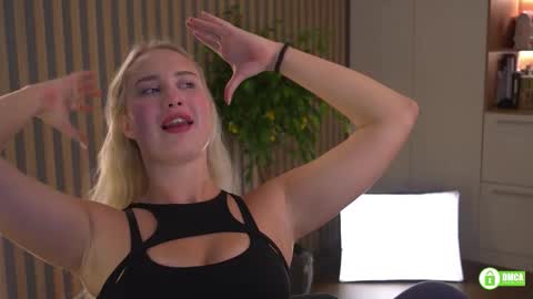 Kate online show from September 26, 2025, 9:35 am