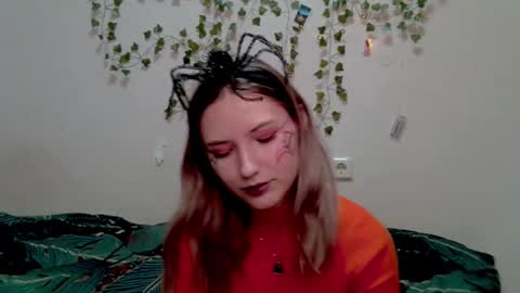 _kikiclark_ online show from October 31, 2025, 7:26 pm