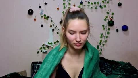 _kikiclark_ online show from January 15, 2026, 9:18 pm