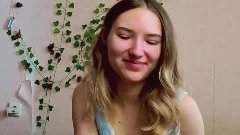 _kikiclark_ online show from March 5, 2026, 9:27 am