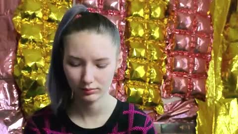 _kikiclark_ online show from April 9, 2026, 12:10 pm