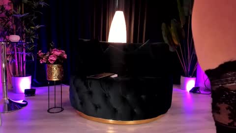 Kim online show from September 15, 2025, 2:39 pm