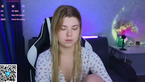 Snapshot of _kirieshka chatting on April 22, 2026, 3:46 pm Molly Emily online show from April 22, 2026, 3:46 pm
