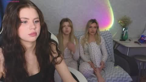 Snapshot of _kirieshka chatting on April 28, 2026, 5:51 pm Molly Emily online show from April 28, 2026, 5:51 pm