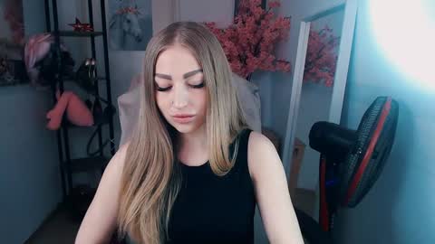 Snapshot of _kittyboo chatting on February 5, 2025, 11:02 am Aleksa online show from February 5, 2025, 11:02 am