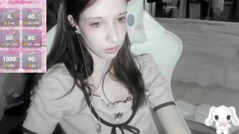  kuro  online show from April 14, 2026, 7:58 am