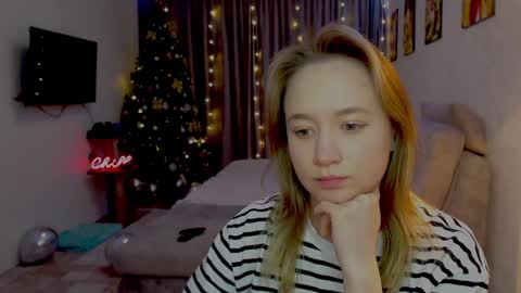 Snapshot of _lalune_ chatting on December 1, 2024, 9:15 pm _lalune_ online show from December 1, 2024, 9:15 pm