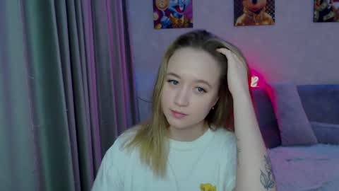 Snapshot of _lalune_ chatting on December 24, 2024, 9:33 pm _lalune_ online show from December 24, 2024, 9:33 pm