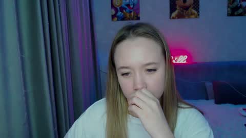 Snapshot of _lalune_ chatting on December 25, 2024, 3:40 am _lalune_ online show from December 25, 2024, 3:40 am