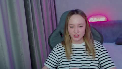 Snapshot of _lalune_ chatting on January 16, 2025, 6:37 pm _lalune_ online show from January 16, 2025, 6:37 pm