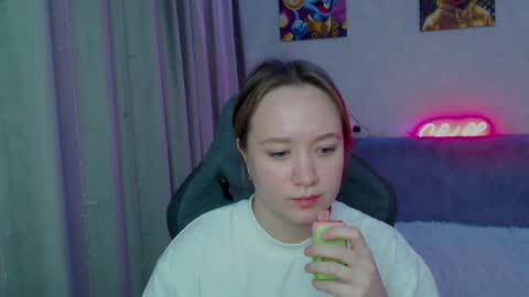Snapshot of _lalune_ chatting on January 20, 2025, 1:39 am _lalune_ online show from January 20, 2025, 1:39 am