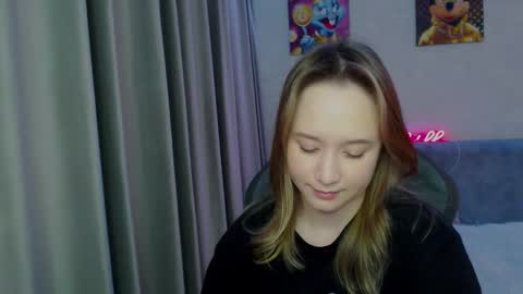 Snapshot of _lalune_ chatting on February 12, 2025, 7:02 pm _lalune_ online show from February 12, 2025, 7:02 pm