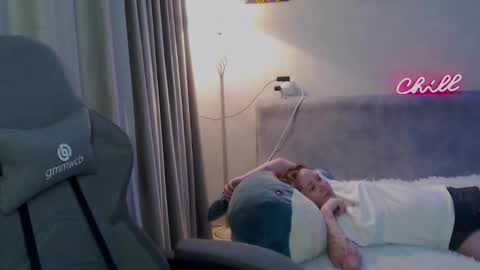 Snapshot of _lalune_ chatting on February 26, 2025, 10:42 pm _lalune_ online show from February 26, 2025, 10:42 pm