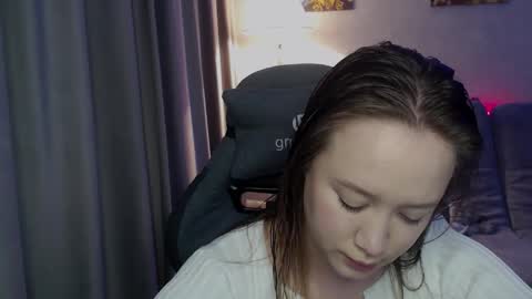 Snapshot of _lalune_ chatting on October 6, 2025, 3:04 am _lalune_ online show from October 6, 2025, 3:04 am