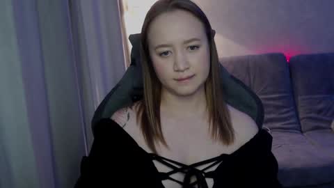 Snapshot of _lalune_ chatting on October 7, 2025, 10:23 am _lalune_ online show from October 7, 2025, 10:23 am