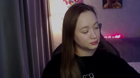 Snapshot of _lalune_ chatting on October 14, 2025, 12:33 am _lalune_ online show from October 14, 2025, 12:33 am