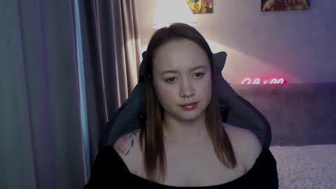 Snapshot of _lalune_ chatting on October 22, 2025, 5:41 am _lalune_ online show from October 22, 2025, 5:41 am