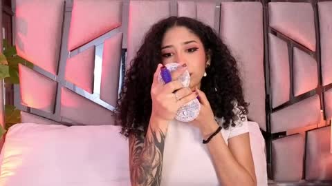 Lanna  online show from April 9, 2026, 11:37 am