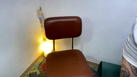 Layne online show from November 4, 2025, 8:13 am