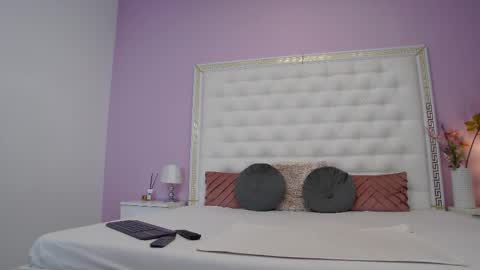 Lena Paul online show from December 5, 2025, 4:54 am