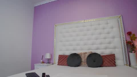 Lena Paul online show from December 17, 2025, 4:51 am