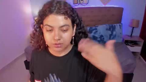 Liily online show from December 2, 2025, 8:04 pm