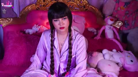 _little_glrl_ online show from November 19, 2025, 10:26 am