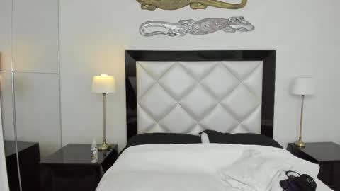  luna  sweet  online show from March 7, 2025, 4:02 am