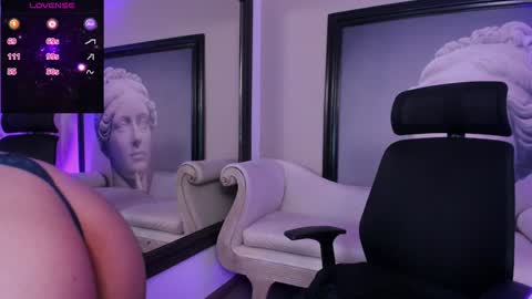 Snapshot of _luna_dupont_ chatting on January 23, 2025, 11:48 am Luna online show from January 23, 2025, 11:48 am