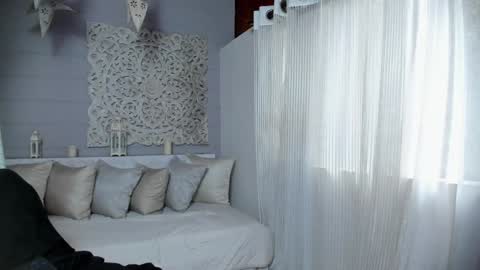 Snapshot of _luna_dupont_ chatting on February 3, 2025, 12:25 pm Luna online show from February 3, 2025, 12:25 pm