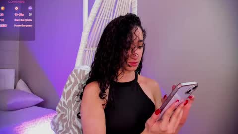 Snapshot of _luna_dupont_ chatting on February 10, 2025, 5:52 pm Luna online show from February 10, 2025, 5:52 pm