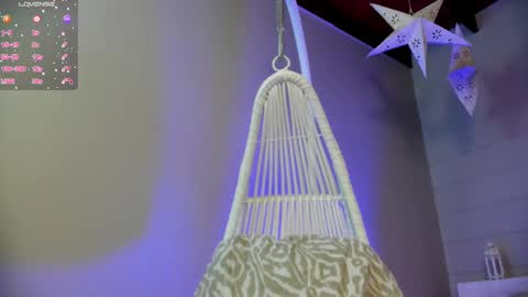 Snapshot of _luna_dupont_ chatting on February 24, 2025, 11:43 am Luna online show from February 24, 2025, 11:43 am