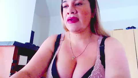 _lunagold_ online show from March 23, 2026, 12:58 am