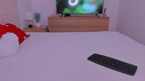 Lynna online show from January 27, 2025, 10:49 pm