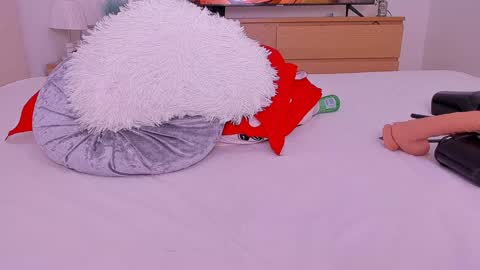 Lynna online show from February 5, 2025, 2:40 am