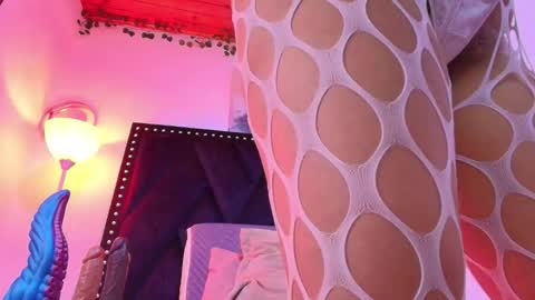 _marcela__ online show from September 24, 2025, 12:41 pm