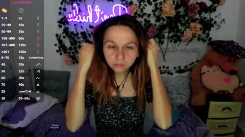 Scarlett online show from December 1, 2025, 11:59 am