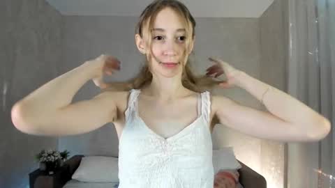  Gwen  online show from October 26, 2025, 4:29 am