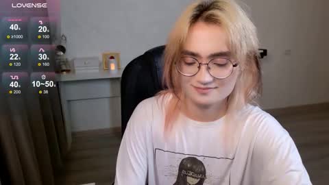 _meow_neko_ online show from November 9, 2025, 8:29 pm