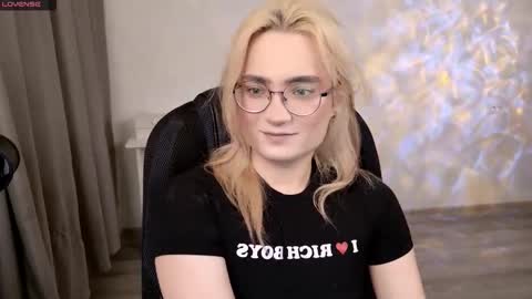 _meow_neko_ online show from March 14, 2026, 5:29 pm