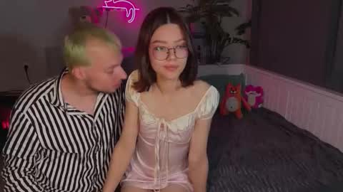 Snapshot of _meowmeowmeow chatting on September 30, 2025, 8:03 pm CAT online show from September 30, 2025, 8:03 pm