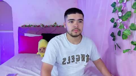  Mia y Mike  online show from September 18, 2025, 2:08 pm