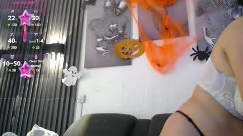  Mia  online show from October 25, 2025, 12:45 pm