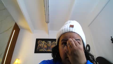  Mia  online show from November 17, 2025, 12:55 pm