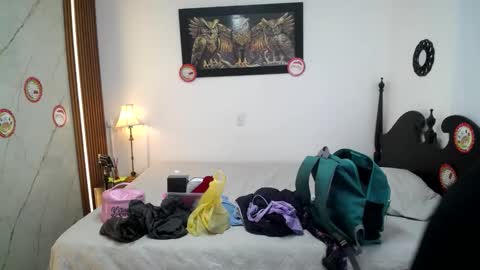  Mia  online show from January 6, 2026, 12:42 pm