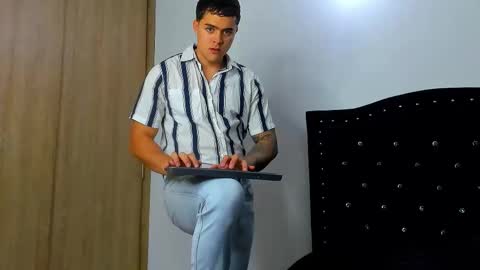 Snapshot of _mike______ chatting on January 14, 2026, 9:52 pm _mike______ online show from January 14, 2026, 9:52 pm