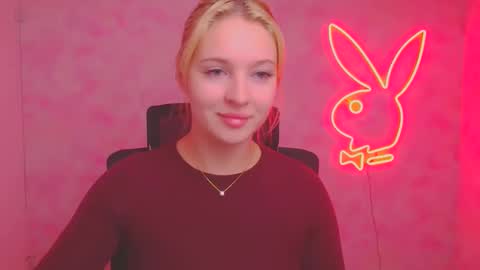 Snapshot of _mila_la_ chatting on October 18, 2025, 11:33 am Melanie online show from October 18, 2025, 11:33 am