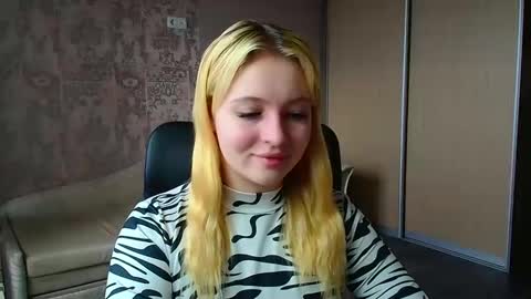 Snapshot of _mila_la_ chatting on March 3, 2026, 12:33 pm Melanie online show from March 3, 2026, 12:33 pm