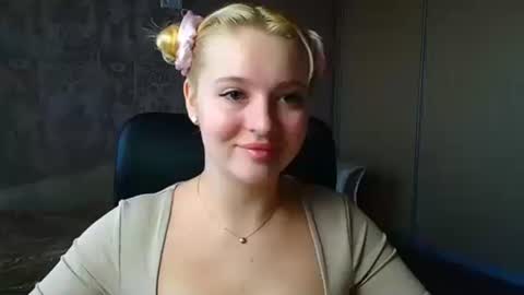 Snapshot of _mila_la_ chatting on March 13, 2026, 7:48 am Melanie online show from March 13, 2026, 7:48 am