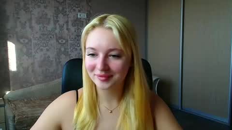 Snapshot of _mila_la_ chatting on March 14, 2026, 12:54 pm Melanie online show from March 14, 2026, 12:54 pm